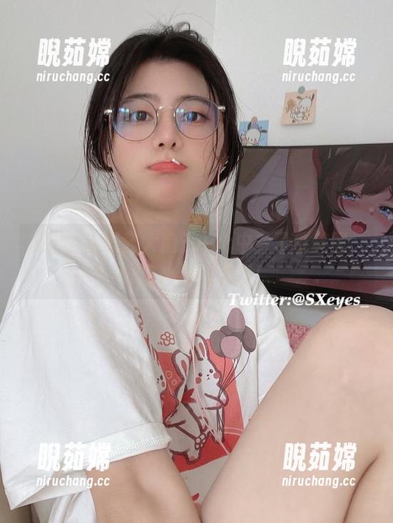 眼酱大魔王w 黑护士?眼酱大魔王w心中多了份美图,分享出极致诱惑!