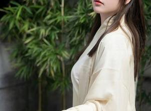秀人网 – FoxYini孟狐狸的壁纸吊带，简直让人质疑谁才是主角？