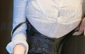 秀人网 – 从白裙到福利，MODEL伊若的作品让我想捏捏她的裙摆，究竟里面藏了什么？