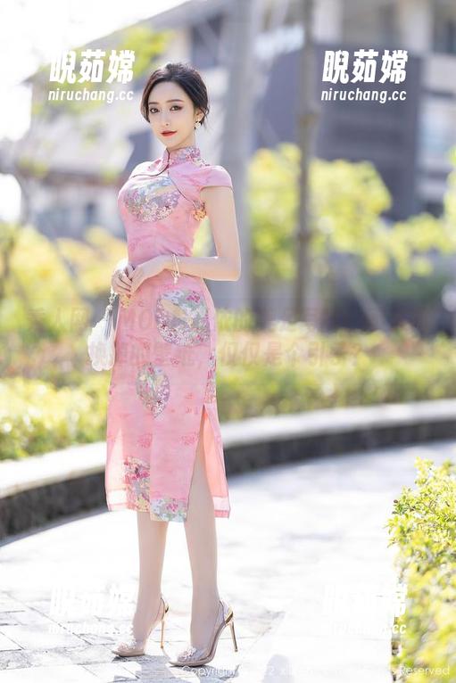 秀人网-MOON嘉依 秀人网 - MOON嘉依的美足写真:不舍得换掉的壁纸,仅仅是个引子?