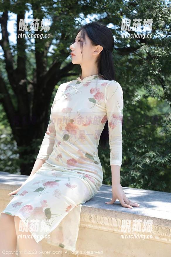 秀人网 - sophie余冰的女孩写真，下载不只是一张图