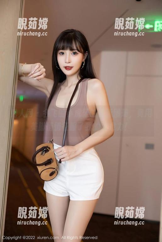 秀人网-会飞的小虎牙 秀人网 - 会飞的小虎牙的最新图册,竟用美脚悄悄征服了我的注意力!