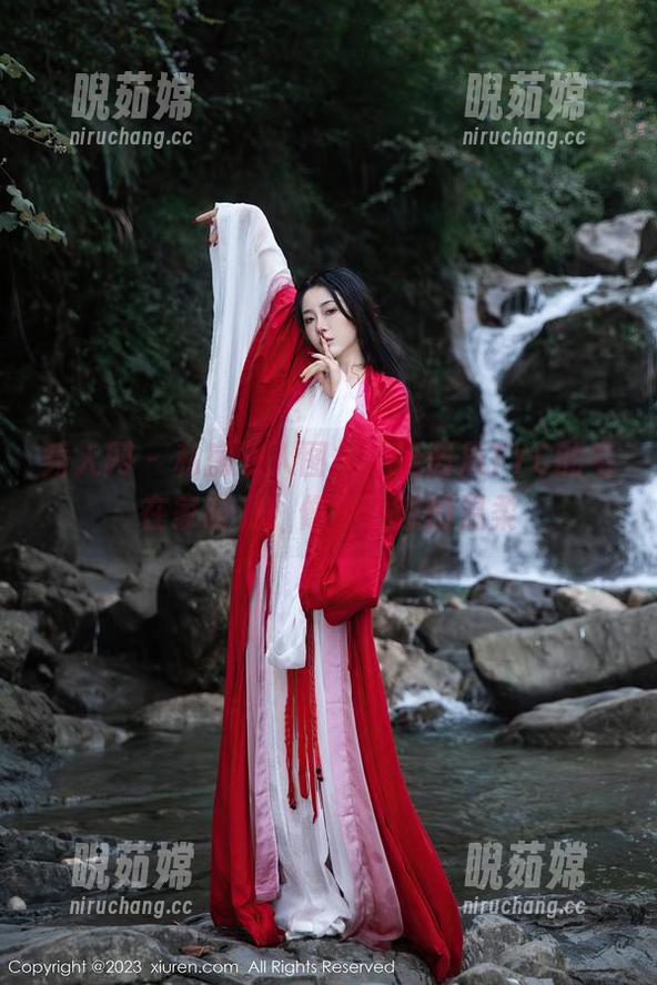 秀人网-唐雨辰TYC 秀人网 - 私房双人图集,唐雨辰TYC的宅在家时光,像不经意的温柔