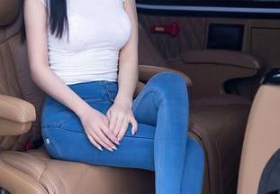 秀人网 – 谁说护士只能严肃？奶芙乔乔教你私房新态度！