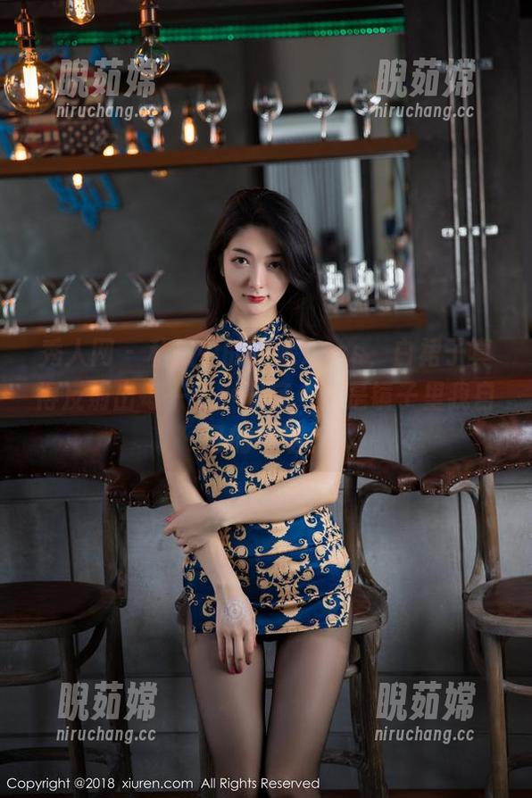 秀人网-安妮Tess 秀人网 - 私拍中的安妮Tess,白裙子真得反射出每一个小瑕疵,像是镜子里我自己的不堪。
