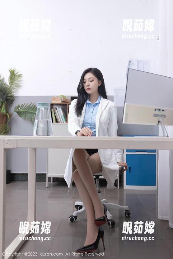 秀人网-朱可儿 秀人网 - 偶然发现了朱可儿的JK原图,试着跟朋友们聊聊这个画面,共享这份感觉!