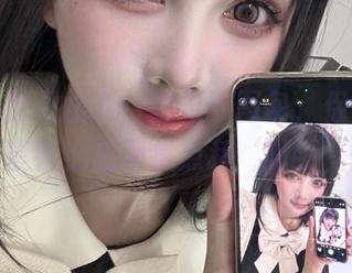 收下这份秋山AkI的豹纹图包，保证让你在聚会上成为焦点和‘猎手’！