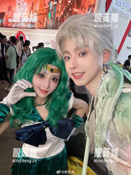 紫氯氯 图片中的紫氯氯:一位无法忽视的护士魅力
