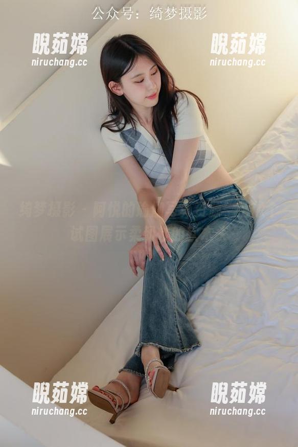 绮梦摄影-阿悦 绮梦摄影 - 阿悦的瑜伽写真资源,活像个试图展示柔韧性的软木头