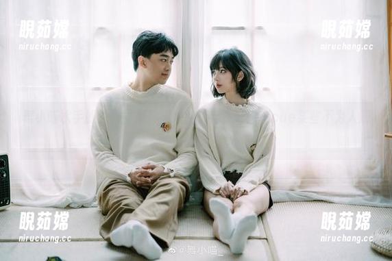 舞小喵 舞小喵水手服原图:照片里她的眼神,好像在cue某些不为人知的事