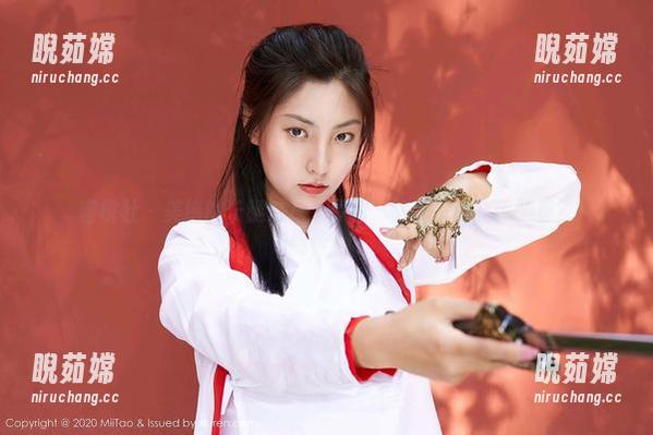 蜜桃社-美绪 蜜桃社 - 美绪的长腿:从‘原图’来看,何止于腿长?