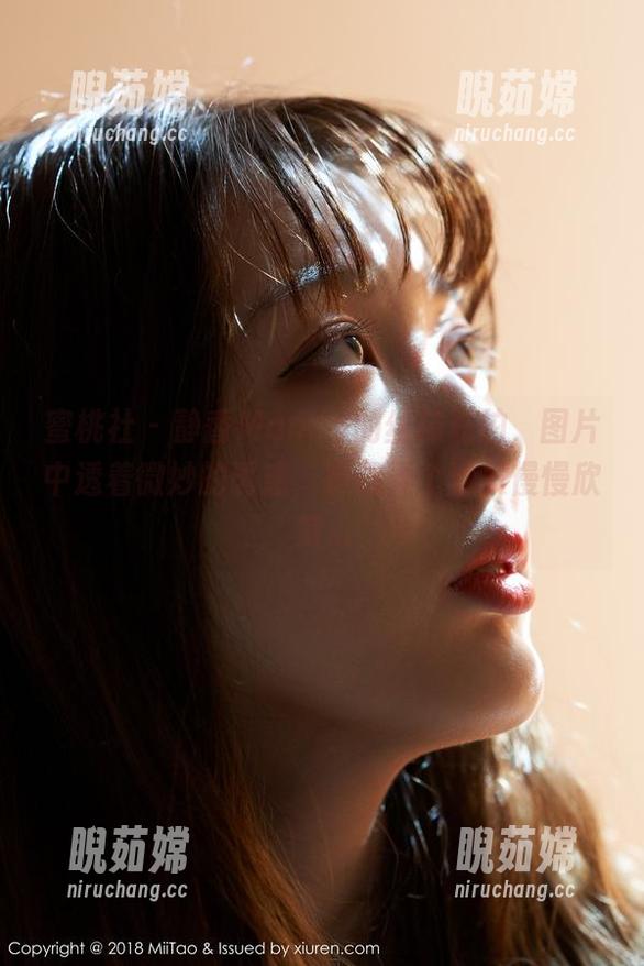 蜜桃社-静香Mandy 蜜桃社 - 静香Mandy的丝袜私拍,图片中透着微妙的诱惑,真想弄个沙发慢慢欣赏...