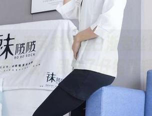 袜啵啵 – 小淳带来的黑白渐变丝袜组图，下载一波，别忘了仔细看哦！