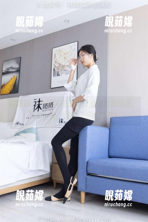 袜啵啵-小淳 袜啵啵 - 小淳带来的黑白渐变丝袜组图,下载一波,别忘了仔细看哦!