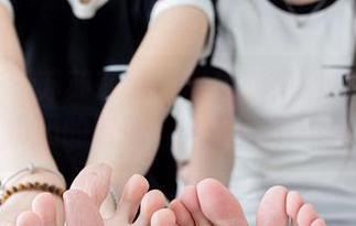 袜啵啵 – 苏苏在线：这组旗袍图片让我想起了我奶奶的时光，一脸懵逼的复古感觉