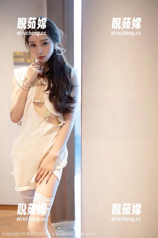 语画界-nova李雅 语画界 - nova李雅的黑丝写真,想到了紫罗兰围绕裹一圈的糖果店,总之是好看到让人产生不少疑问……