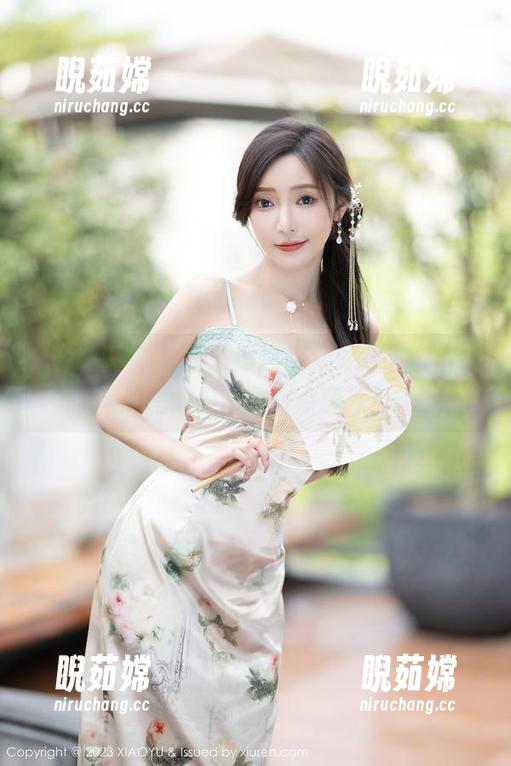语画界-林子遥 语画界 - 哦,林子遥这次又更新了,棉袜的搭配是不是有点意外?