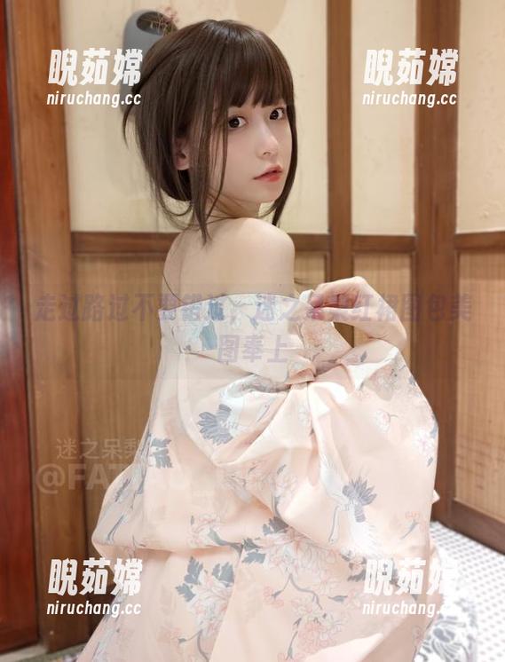走过路过不要错过，迷之呆梨红裙图包美图奉上