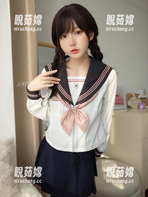迷之呆梨 哇!迷之呆梨最新毛衣原图,看到她我突然觉得冷空气也暖了起来。