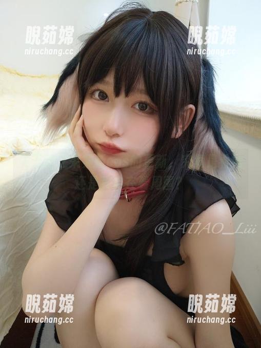 迷之呆梨 关于迷之呆梨新cos的更新,究竟是看她还是其实在看周围?