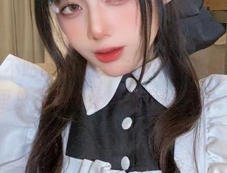 阿九从不咕咕的卡芙卡，不得不说，图库里总有某种让人想多的气息。