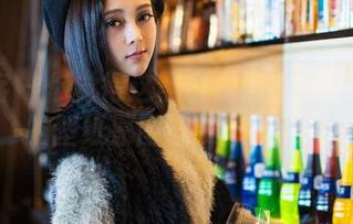 青豆客 – 你觉得这黑白是黑白吗？赵馨玥的壁纸原图让我想多了。