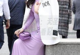 魔镜街拍，亮点满满：无圣光迷雾中，漂亮有气质的她依旧看起来那么撩人！