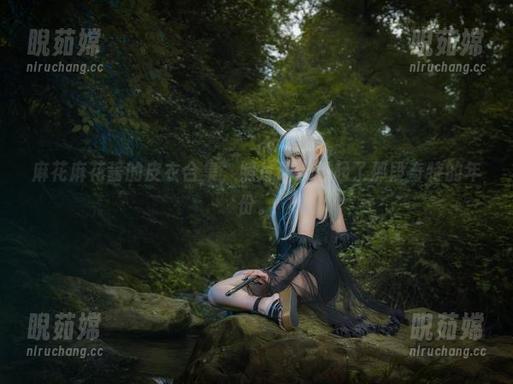 麻花麻花酱的皮衣合集，照片让人想起了那段奇特的年份。